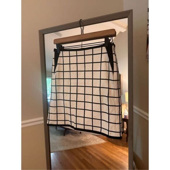 White House Black Market Pencil Skirt Women's Size 2 White‎ Black Square Stretch - Picture 1 of 4